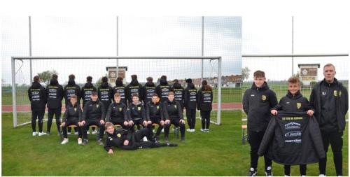 Neue Jacken für unsere B-Junioren
