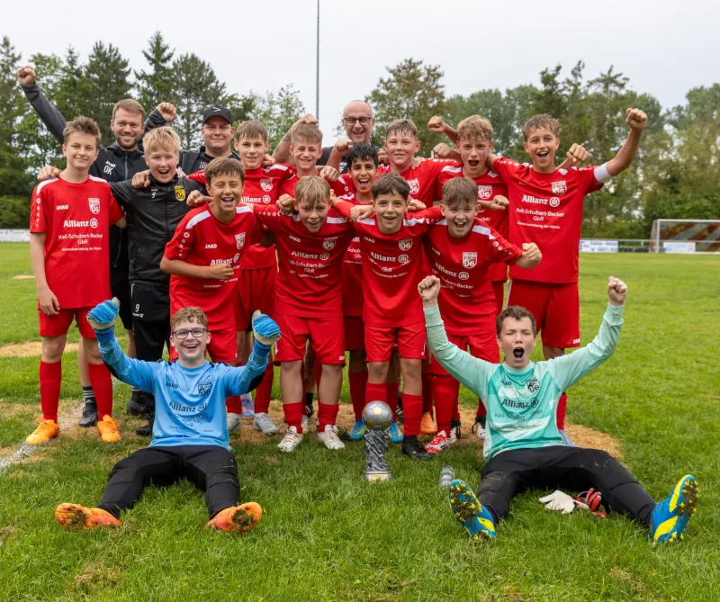 Letzter Spieltag und Übergabe Meisterpokal D1-Junioren