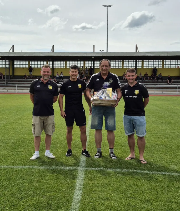 Wolfgang (Ali) Büchner feiert sein 20-jähriges Jubiläum als Schiedsrichter