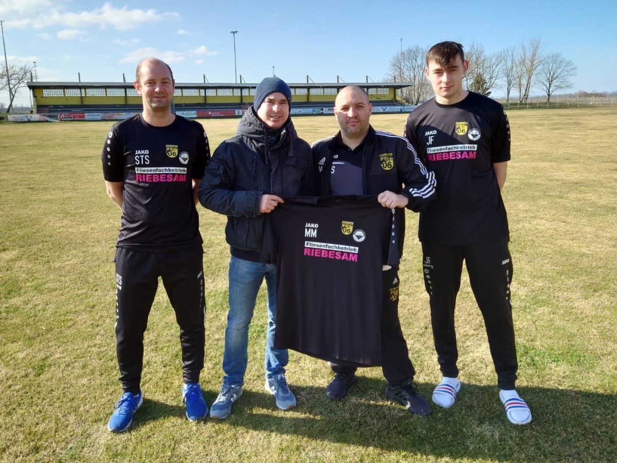 Neue Aufwärm-Trikots für unsere zweite Männermannschaft