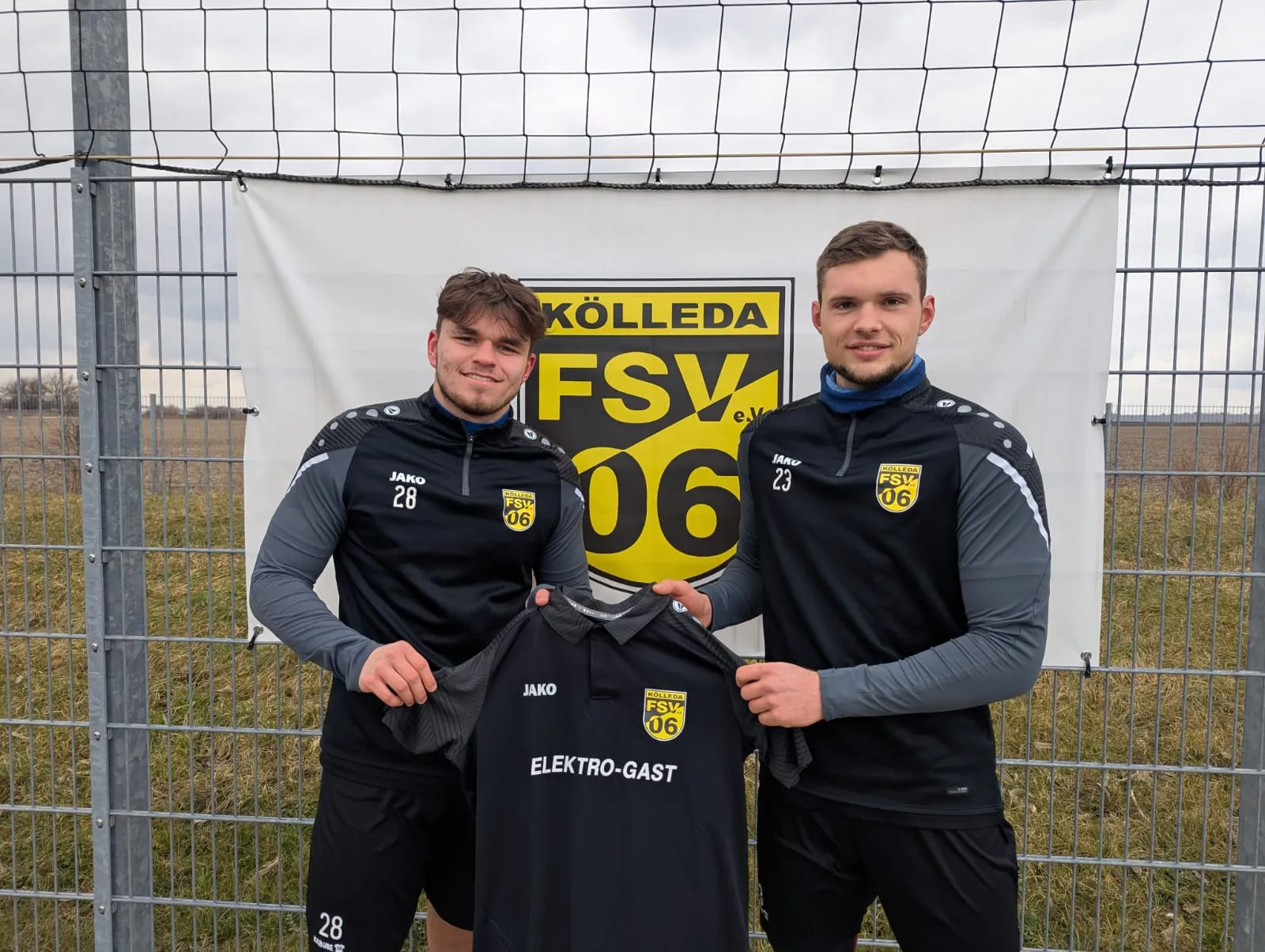 1. Männermannschaft mit neuen Präsentationssachen